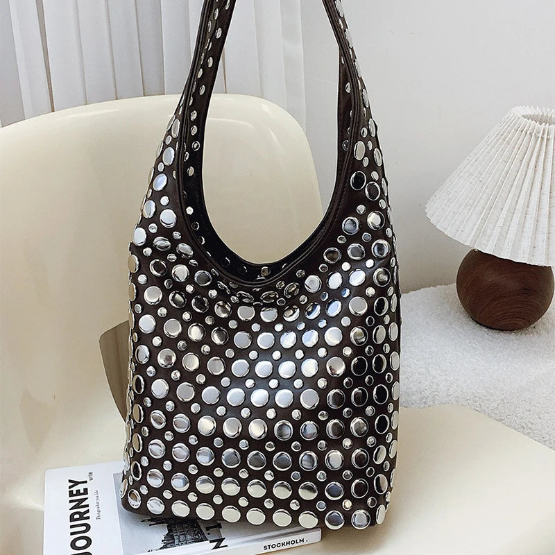 New high-end Leather Rivet Bucket Bag Fashion Personality Trendy Cool Polka Dot Rivet Casual Luxury Brand Underarm Bag Handbag