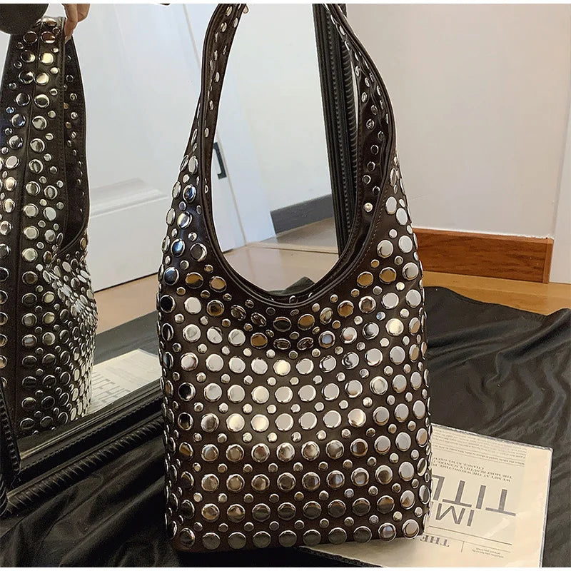 New high-end Leather Rivet Bucket Bag Fashion Personality Trendy Cool Polka Dot Rivet Casual Luxury Brand Underarm Bag Handbag