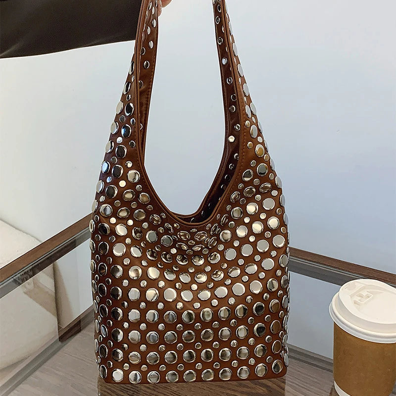 New high-end Leather Rivet Bucket Bag Fashion Personality Trendy Cool Polka Dot Rivet Casual Luxury Brand Underarm Bag Handbag